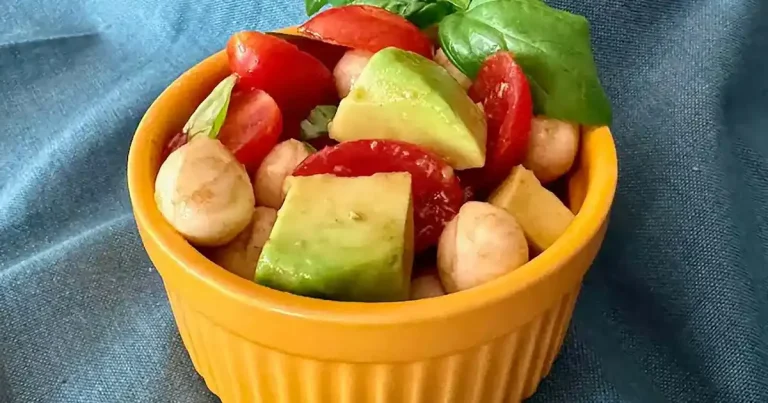Foto da receita de Salada Caprese com Abacate