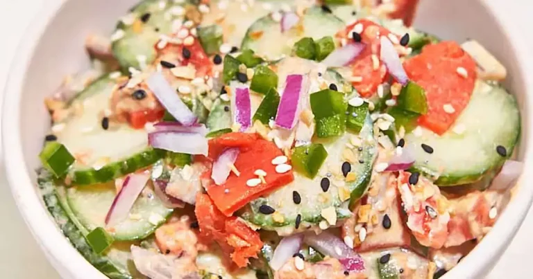 Foto da receita de Salada de Pepino Agitado com Rolo de Salmão Picante