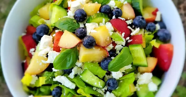 Foto da receita de Salada de Pêssego com Mirtilo e Feta