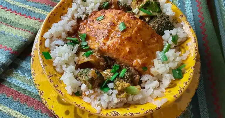 Foto da receita de Salmão ao Curry de Coco com Brócolis