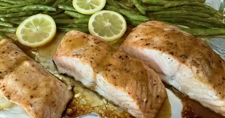 Foto da receita de Salmão com Mostarda e Mel e Vagem na Assadeira