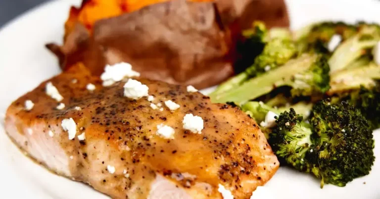 Foto da receita de Salmão Grego com Brócolis Assados