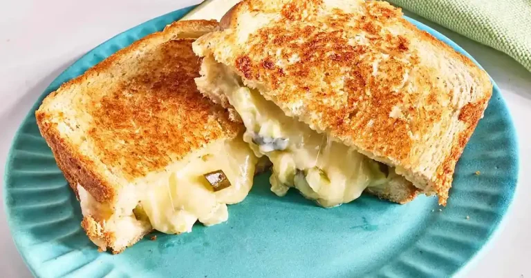 Foto da receita de Sanduíche de Queijo Grelhado com Picles