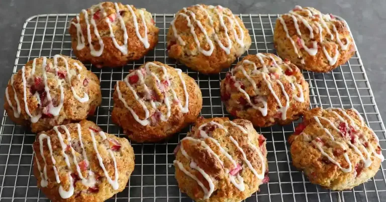 Foto da receita de Biscoitos Caídos de Morango e Ruibarbo