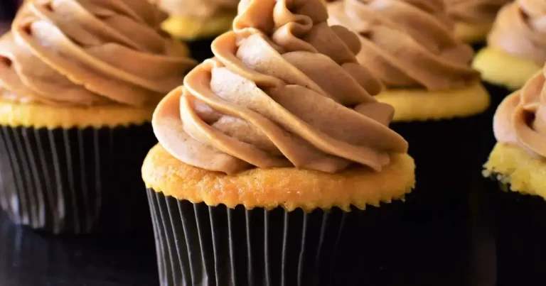 Foto da receita de Cupcakes de Baunilha com Cobertura de Espresso