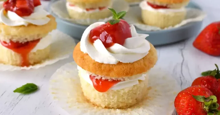 Foto da receita de Cupcakes de Morango com Creme