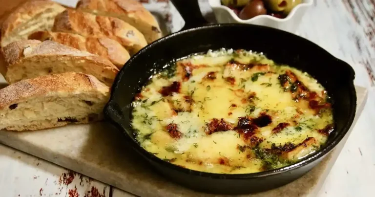 Foto da receita de Gruyère Assado com Alho e Ervas