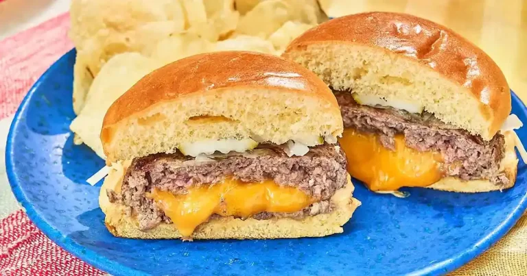 Foto da receita de Hambúrguer Juicy Lucy com Cheddar