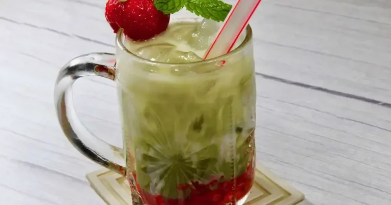 Foto da receita de Latte de Morango com Matcha