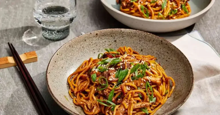 Foto da receita de Macarrão com Frango ao Mel e Alho na Panela Lenta