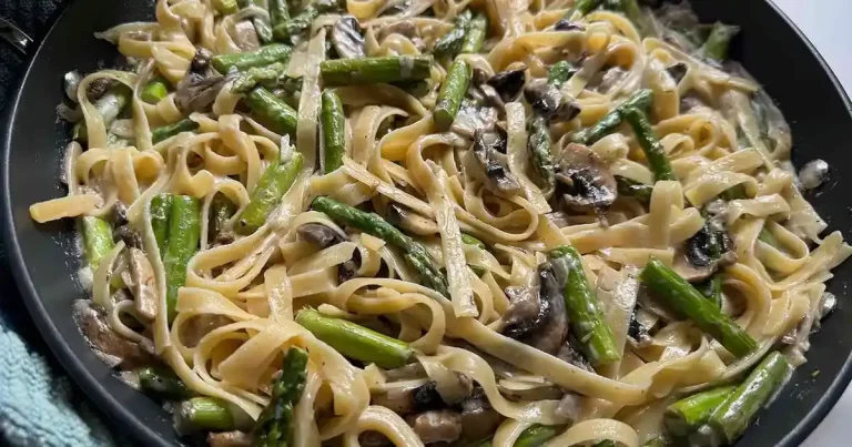 Foto da receita de Massa Cremosa de Aspargos e Cogumelos