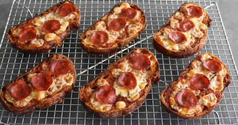 Foto da receita de Pizza de Pão com Manteiga
