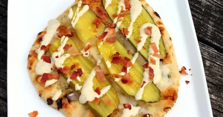 Foto da receita de Pizzas de Bacon com Picles de Endro