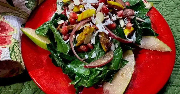 Foto da receita de Salada de Couve e Abóbora Delicata Assada com Vinagrete de Romã