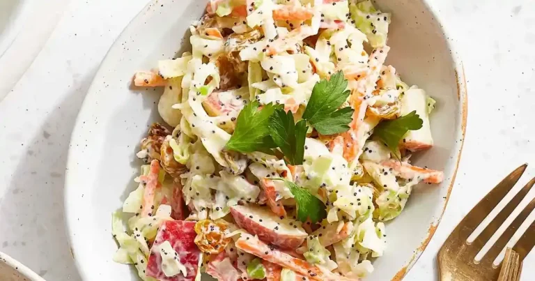Foto da receita de Salada de Maçã, Uva Passa e Cenoura