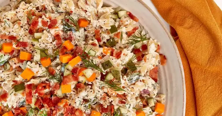 Foto da receita de Salada de Macarrão com Pepino em Conserva e Endro