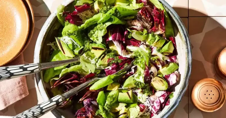 Foto da receita de Salada de Radicchio Grelhado e Abacate com Zhug