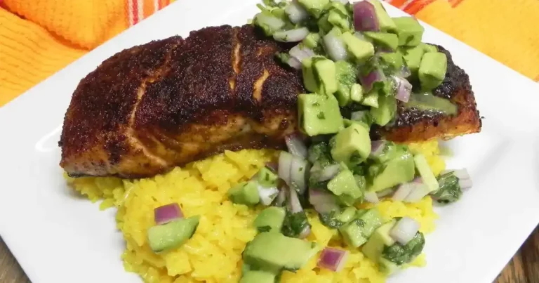 Foto da receita de Salmão Defumado com Salsa de Abacate