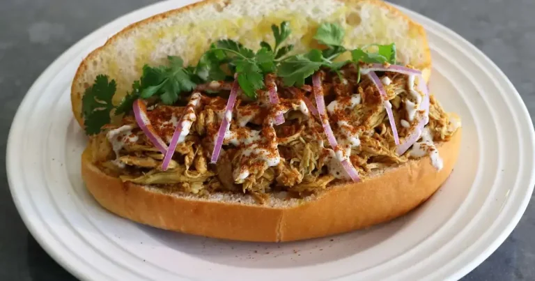Foto da receita de Sanduíche de Frango Desfiado ao Estilo Shawarma