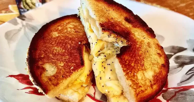 Foto da receita de Sanduíche de Queijo Grelhado com Bagel de Tudo
