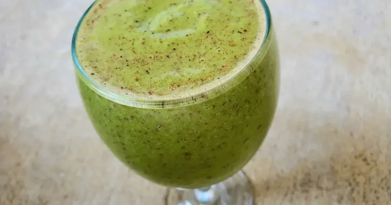 Foto da receita de Smoothie Verde de Banana e Cacau