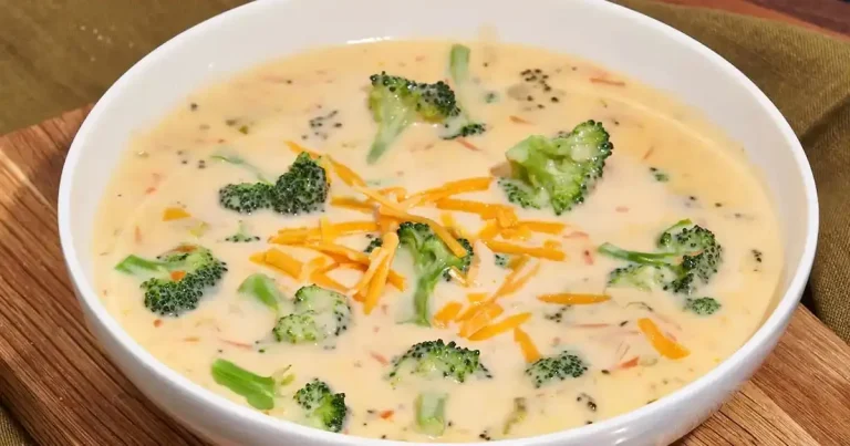 Foto da receita de Sopa Cremosa de Brócolis com Cheddar