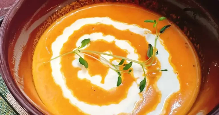 Foto da receita de Sopa Cremosa de Tomate com Feijão