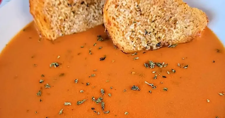 Foto da receita de Sopa Cremosa de Tomate com Manjericão