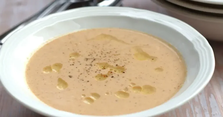 Foto da receita de Sopa de Couve-Flor Assada com Alho