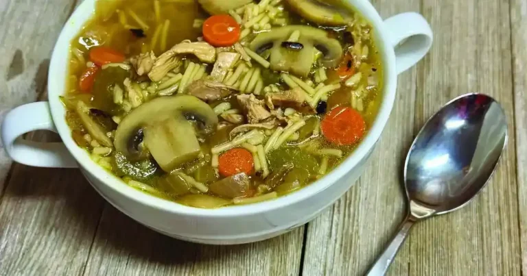 Foto da receita de Sopa Fácil de Frango, Arroz e Macarrão