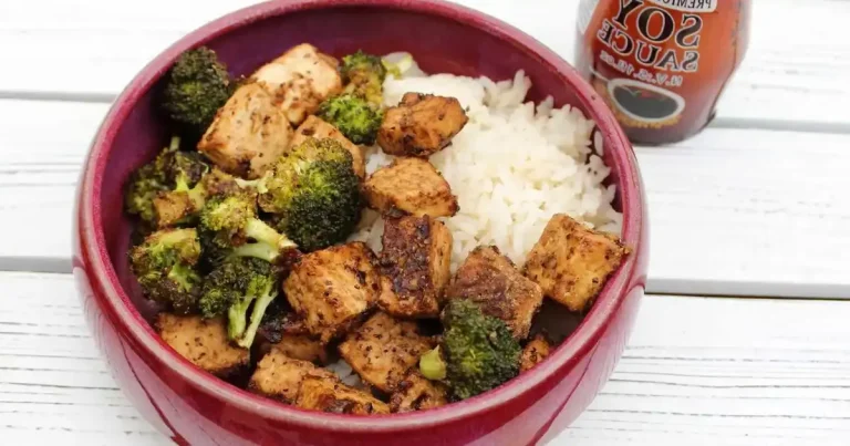 Foto da receita de Tofu Crocante com Brócolis e Pimenta do Reino