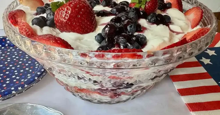 Foto da receita de Trifle Fácil Vermelho, Branco e Azul