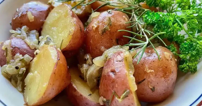 Foto da receita de Batatas Vermelhas Ensopadas