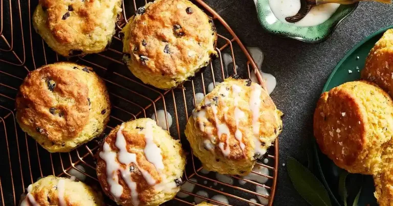 Foto da receita de Biscoitos Glaceados de Cereja Secas