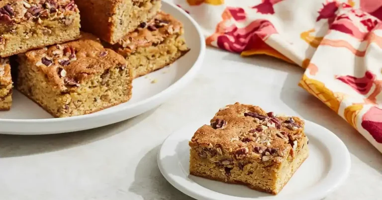Foto da receita de Blondies de Maple com Nozes Pecan
