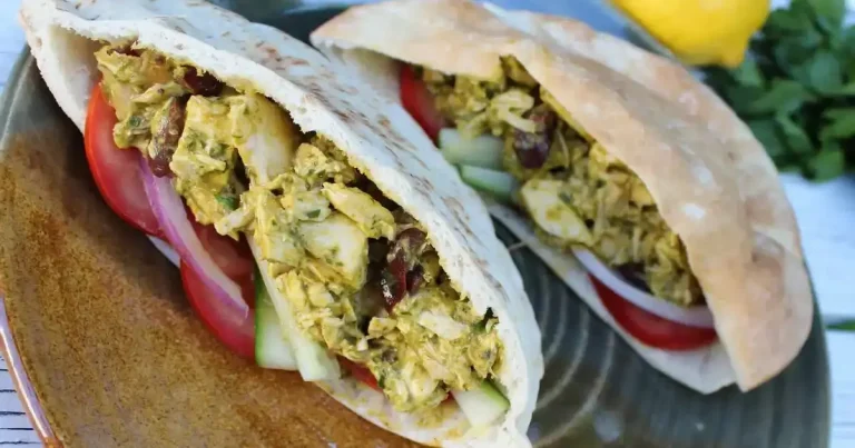 Foto da receita de Bolachas de Pita Recheadas com Frango ao Limão