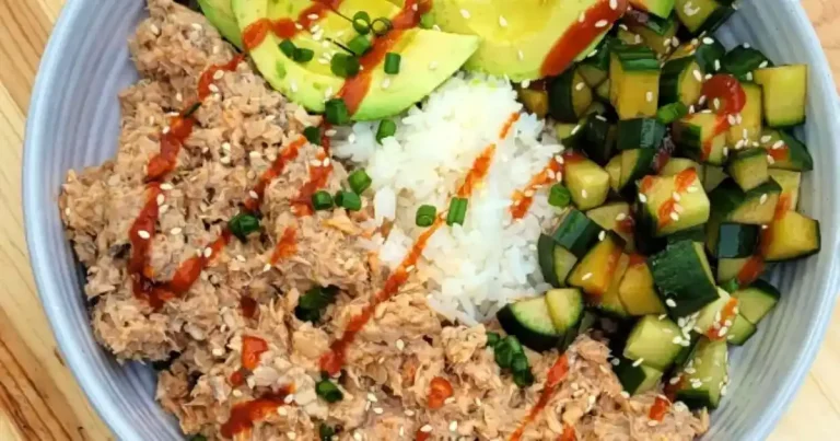 Bowl de Arroz com Salada de Salmão Enlatado Picante