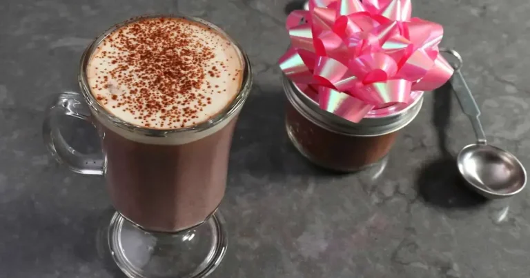 Foto da receita de Chocolate Quente de Gengibre com Biscoito de Mel