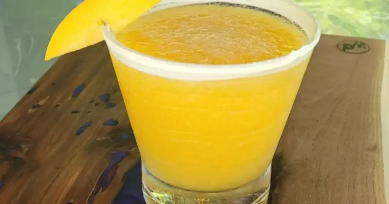 Foto da receita de Coquetel de Pêssegos Frescos com Creme