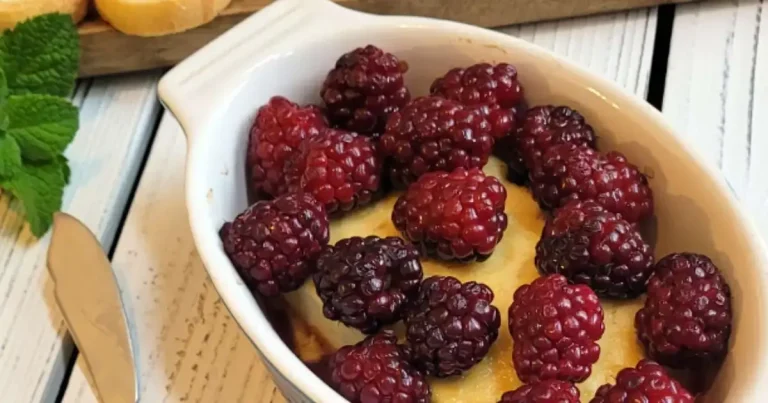 Foto da receita de Feta Assado com Amoras