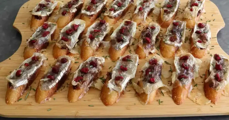 Foto da receita de Mini Brie Assado com Ameixa Doce
