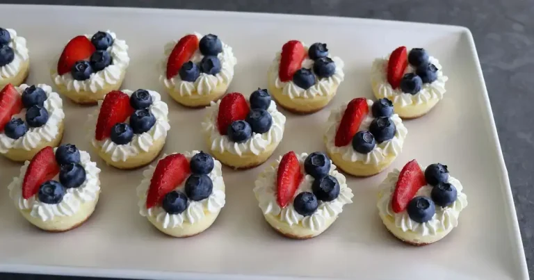 Foto da receita de Mini Cheesecakes Vermelhos, Brancos e Azuis