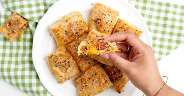 Foto da receita de Pastéis de Café da Manhã com Linguiça, Ovo e Queijo