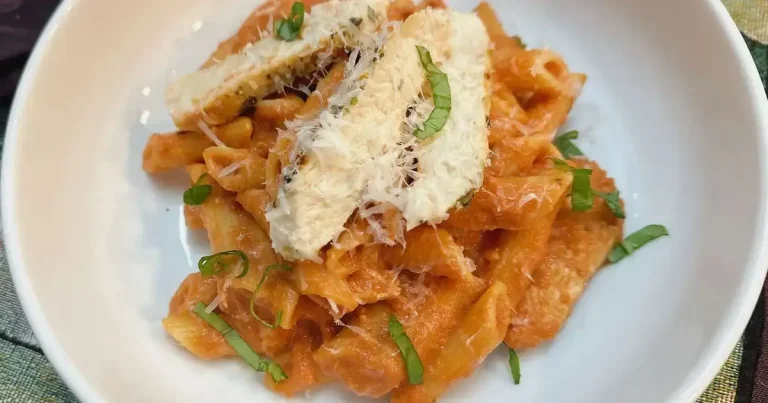 Foto da receita de Penne ao Vodka com Frango Picante