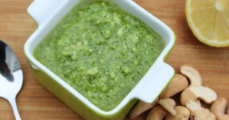 Foto da receita de Pesto de Caju com Manjerbão