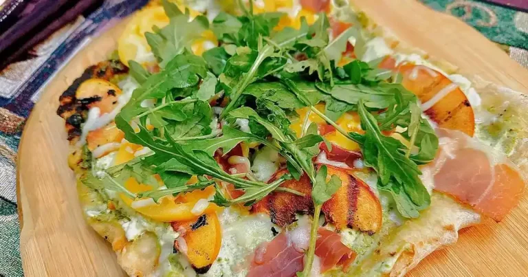 Foto da receita de Pizza de Presunto Cru com Pêssego