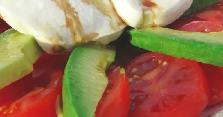 Foto da receita de Salada Caprese com Abacate