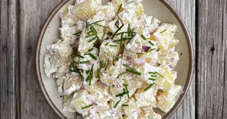 Foto da receita de Salada de Batata com Creme Azedo e Cebola