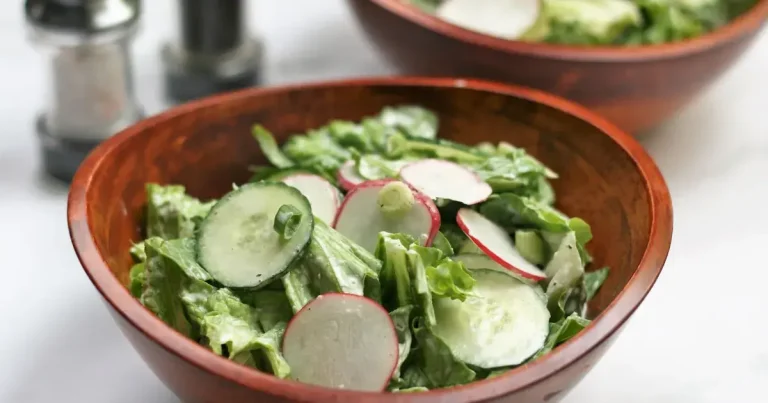 Foto da receita de Salada de Jardim com Molho Cremoso