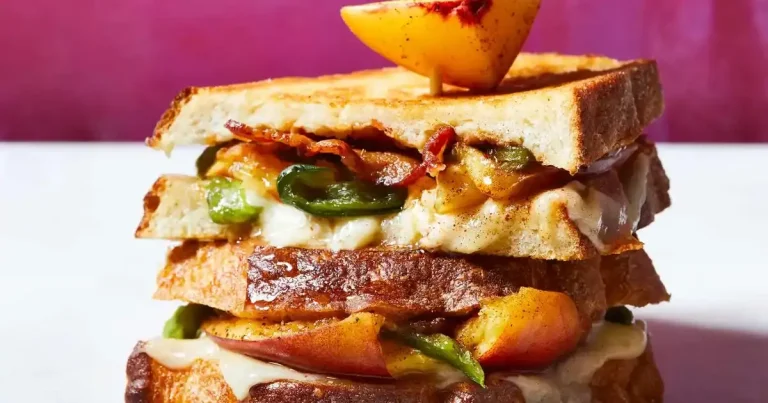 Foto da receita de Sanduíche de Queijo Grelhado com Pêssego e Poblano